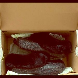 Black mammoth luxe Crocs size 10